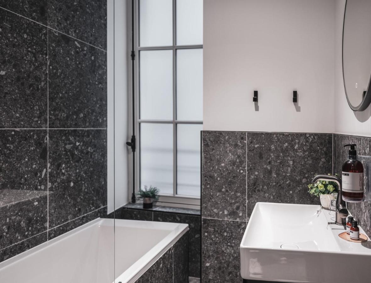 Appartements Crebillon - Maisons Du Monde Hotel & Suites Нант Экстерьер фото